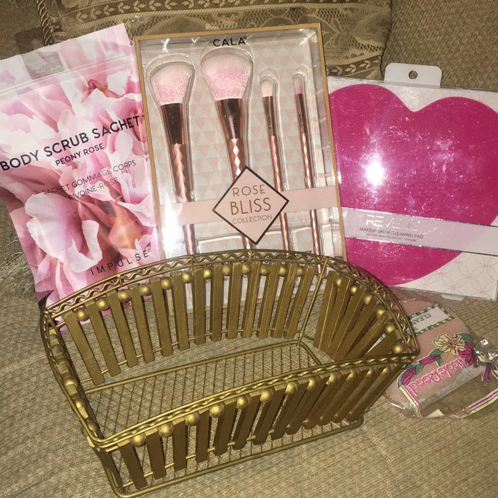 💝 Pretty ‘N Pink Stainless Steel Gold Gift Basket - Picture 6 of 7